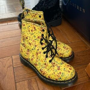 DOC MARTEN unique floral pattern size US 8